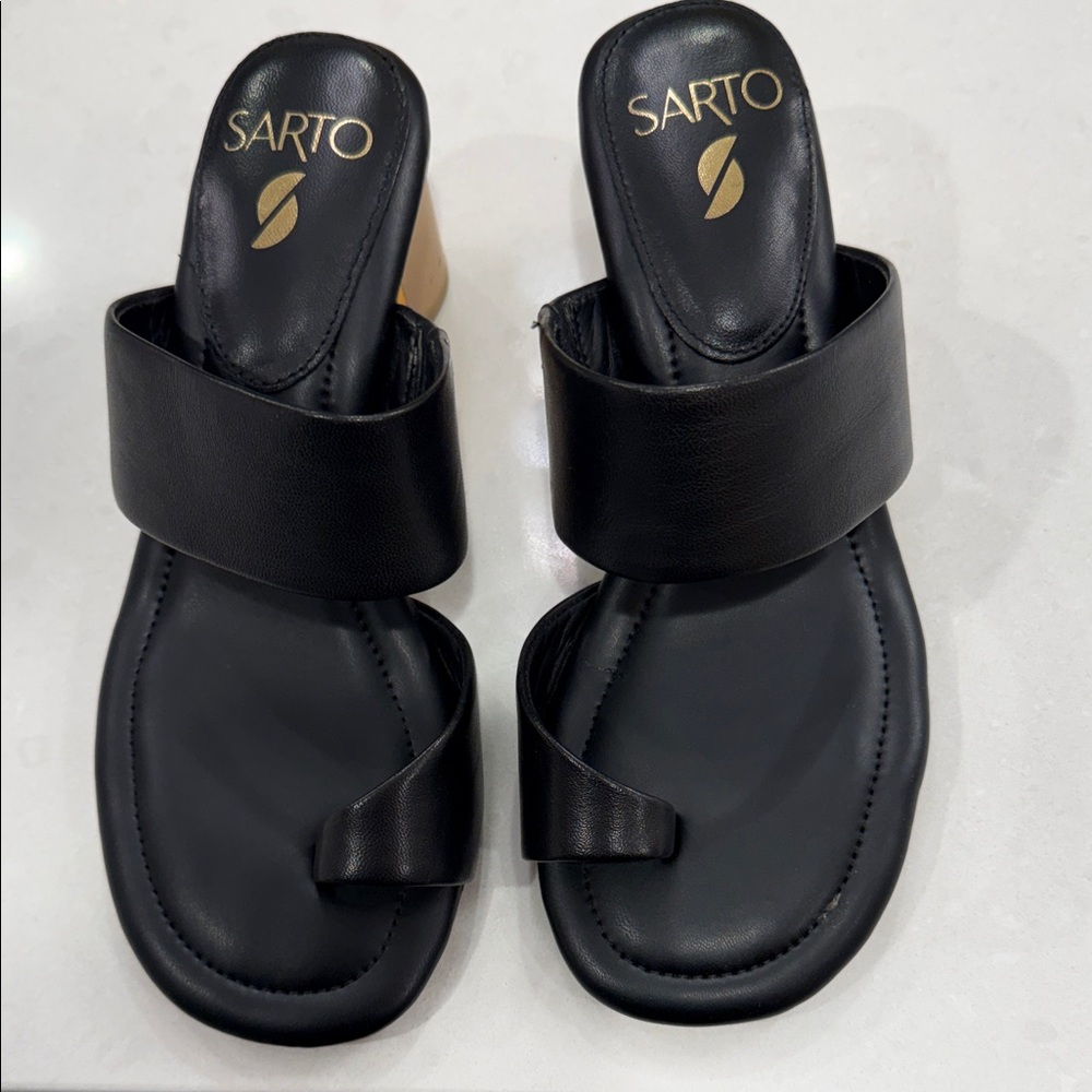 SARTO By Franco Sarto Black Leather Toe-Loop Block Heel Sandal